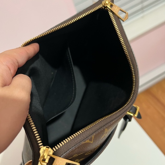 ❣️❣️❣️SOLD on IG❣️❣️❣️ Monogram black leather Odeon MM - Picture 16 of 16